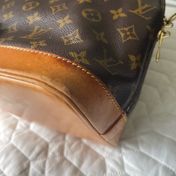 Louis Vuitton Alma Handbag - Picture 3 of 12